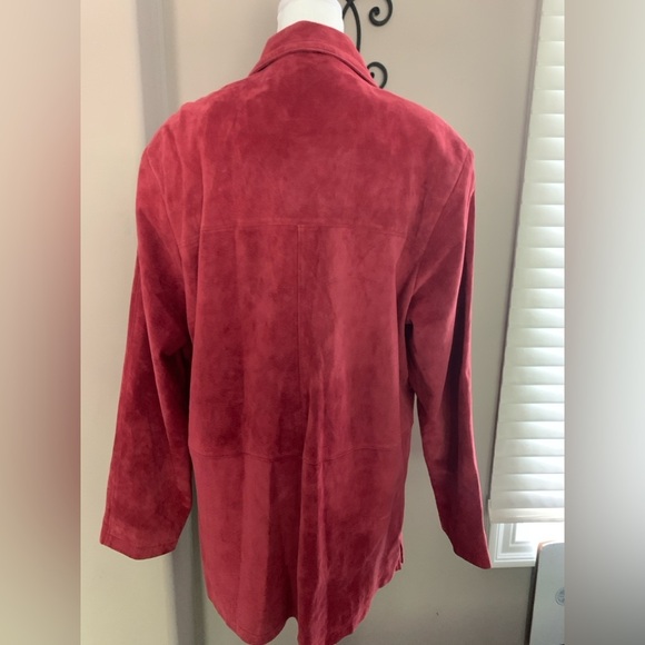 Large Leather Elegant Red Women's Jacket P2P 22 - Picture 3 of 7